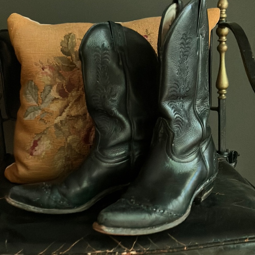 Boulet black cowboy boots. Very good used condition.